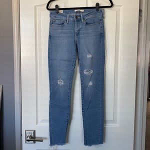 Levi’s women’s 711 Skinny jeans. Size 26